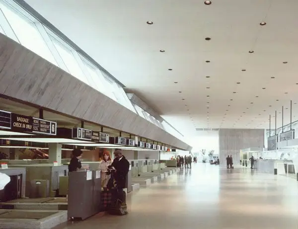 Wideroe JFK Terminal - John F. Kennedy International Airport
