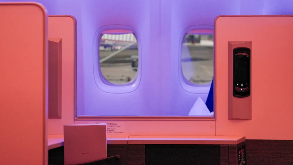 Japan Airlines Business Class, Japan Airlines Business Class seats, Japan Airlines business class vs First Class
